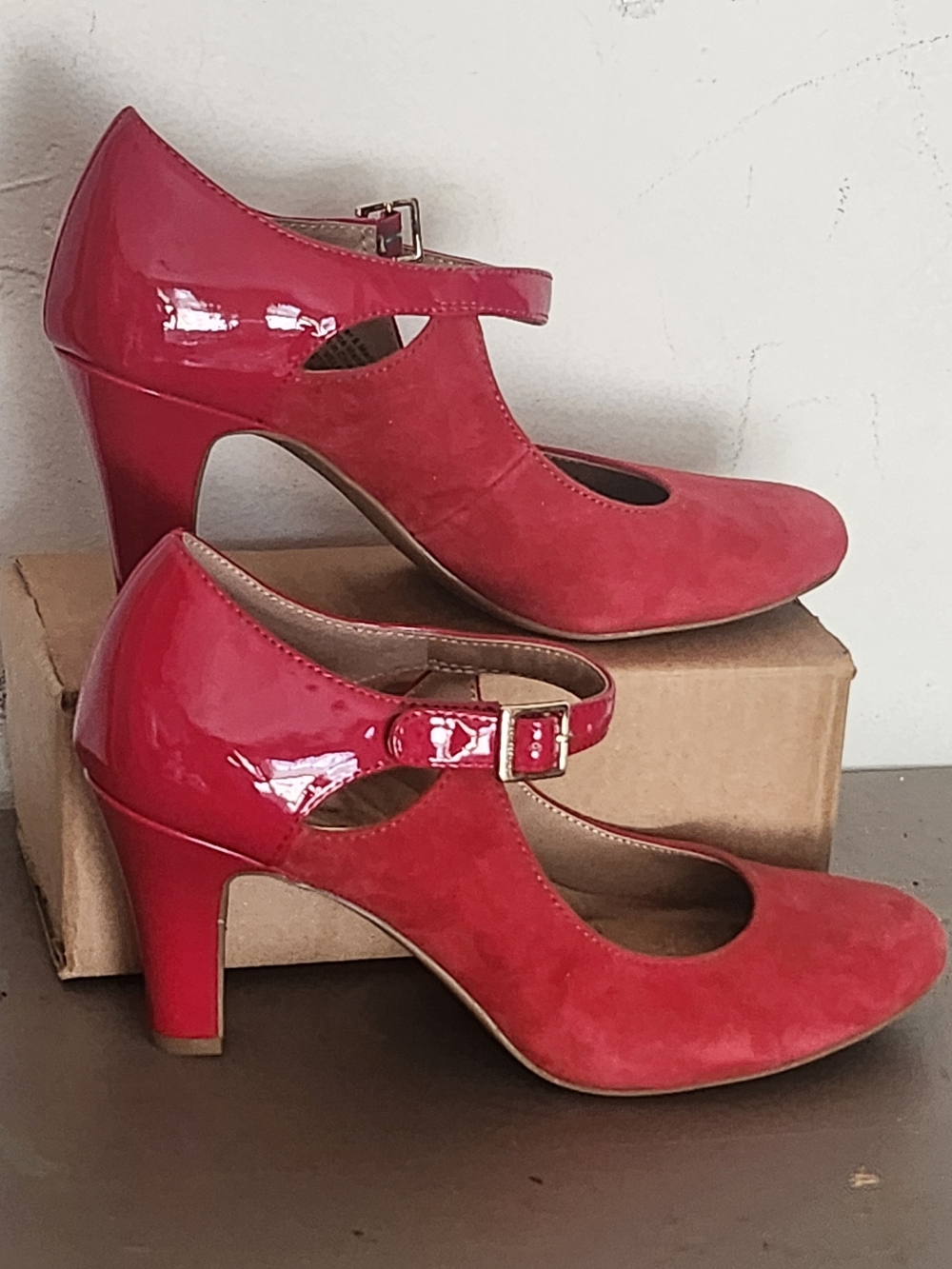 Women’s Size7, Red Mary Jane Pumps - Classic Block Heel